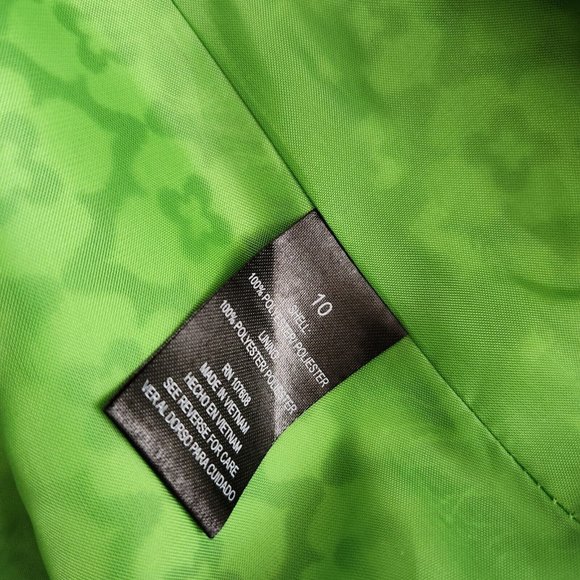 Green and White Skirt Set - Picture 9 of 16